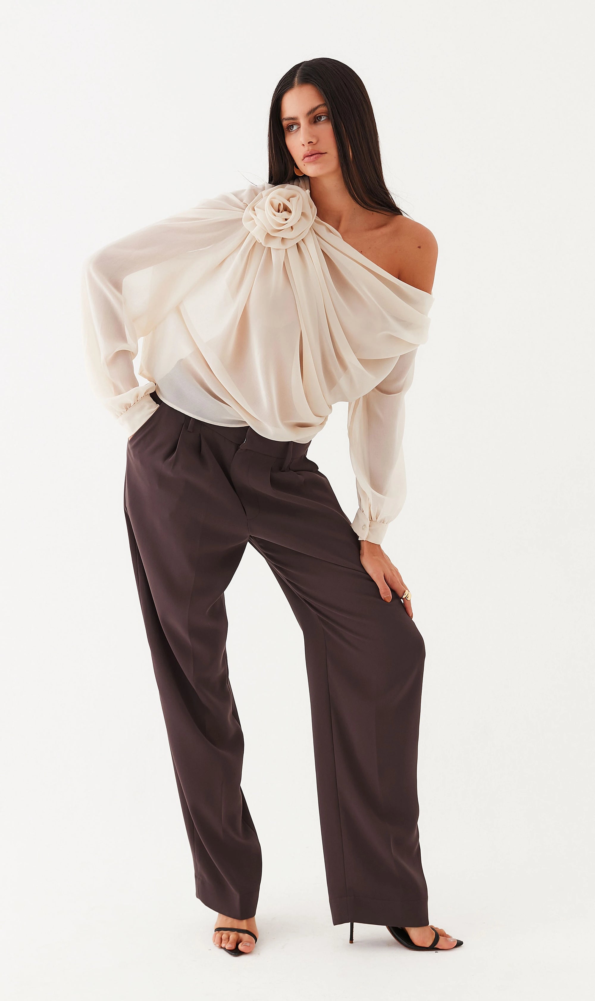 Blusa um Ombro Crepe Camélia Flower